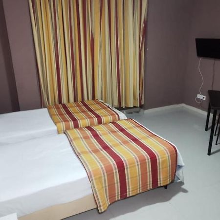 Torrejón de Ardoz Hostal Gracia מראה חיצוני תמונה